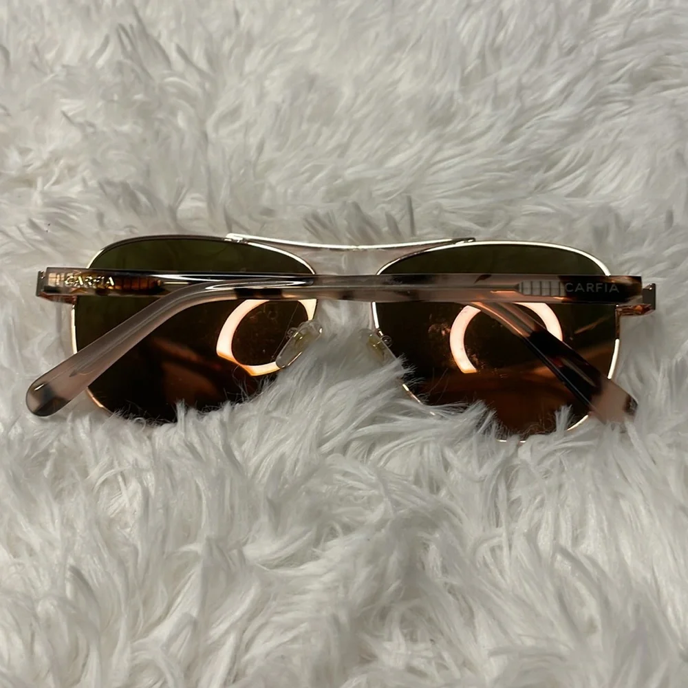 Stylish Gold Aviator Sunglasses - Picture 3 of 5